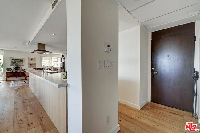 Building Photo - 2160 Century Pk E