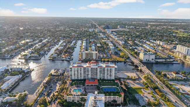 Building Photo - 3020 NE 32nd Ave