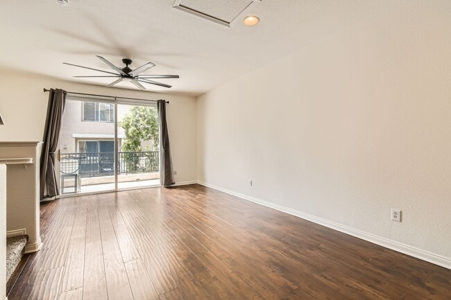 Building Photo - Stylish 3BR Townhome in Prime Central SD –...