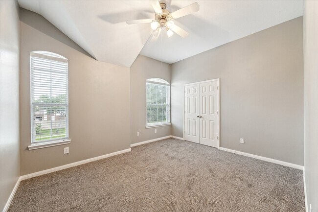 Building Photo - 3122 Schumann Oaks Dr