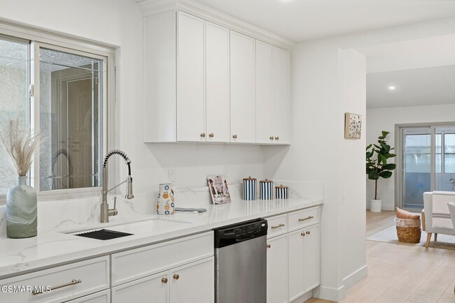 Building Photo - 5140 Village 5