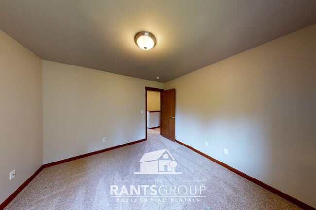 Building Photo - Spacious and Versatile Home in Sought-Afte...