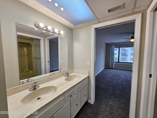 Building Photo - Coastal Paradise Awaits: Elegant 2-Bed, 2-...