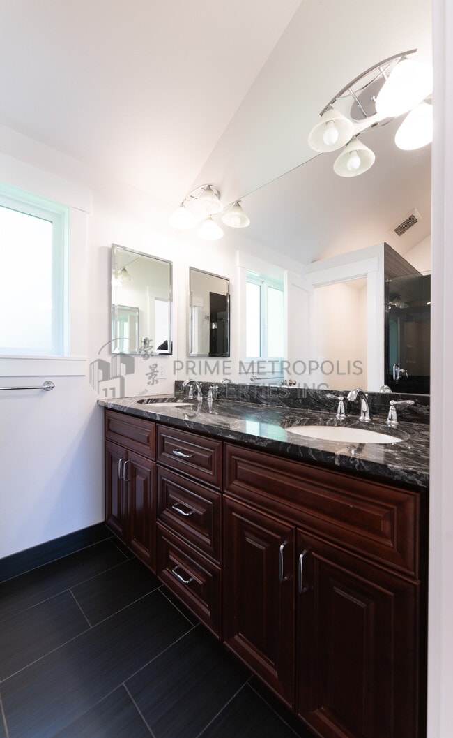 Building Photo - 7461 W Mercer Way