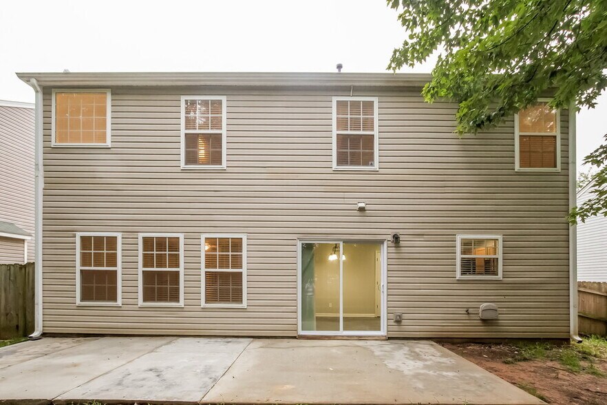 Building Photo - 340 Meadows Ln