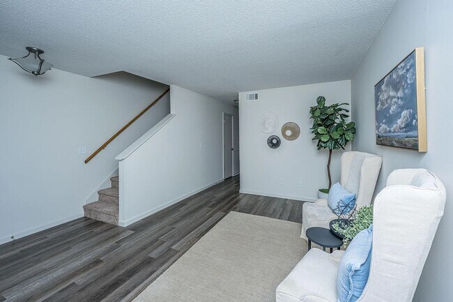 Building Photo - 2 Bedroom 1.5 Bath Townhouse in Briarwood - Summerville