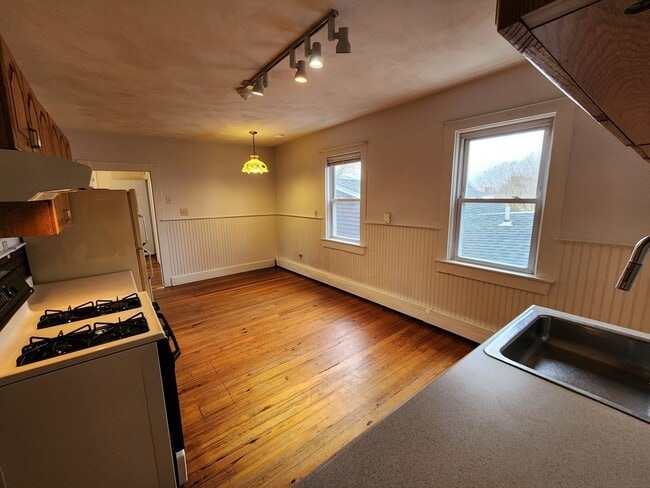 Building Photo - 72 Derby St