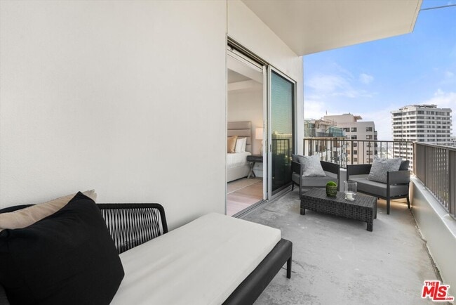 Building Photo - 10501 Wilshire Blvd