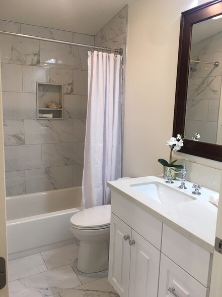 Building Photo - 10022 Kester Ave