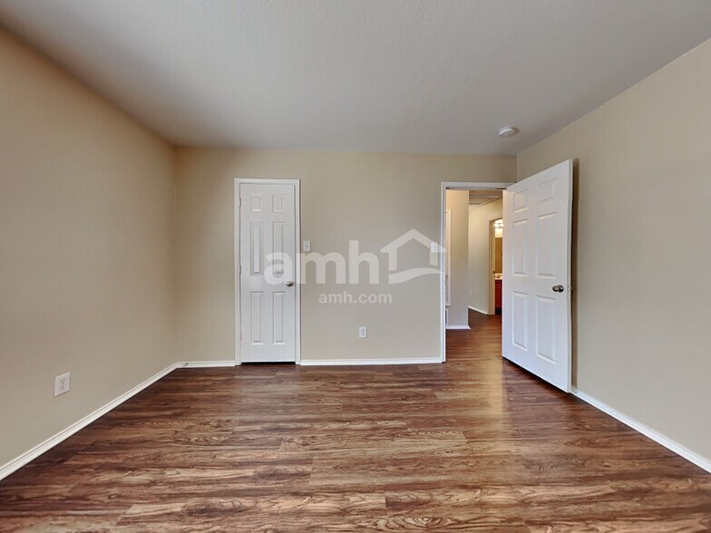 Building Photo - 2847 Park Springs Dr