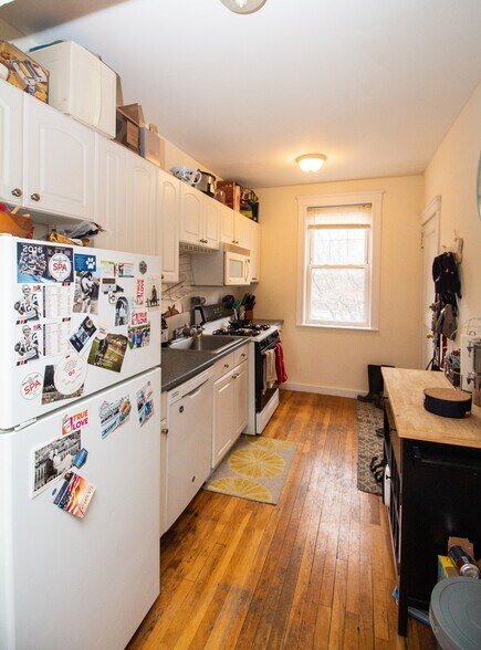 Building Photo - 187 Kent St