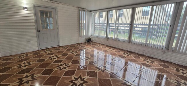 Building Photo - 17594 SE 95th Cir