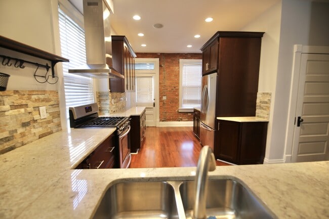 Building Photo - 310 E Beck St