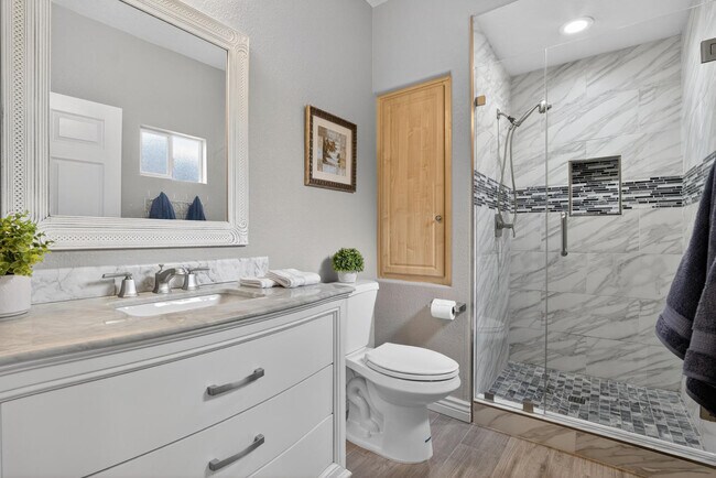 Building Photo - 7401 W Arrowhead Clubhouse Dr