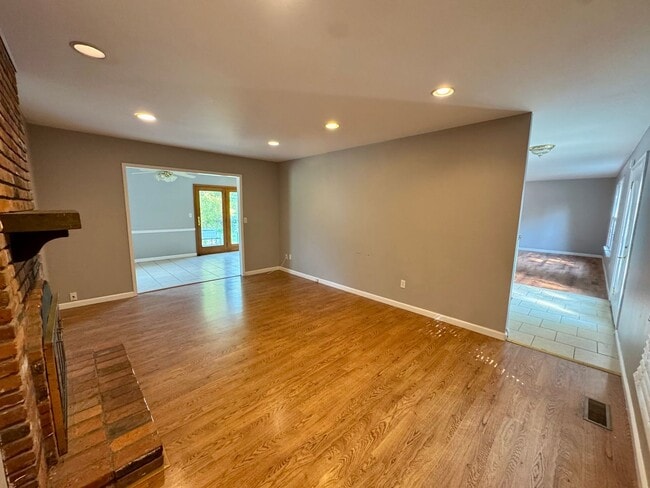 Building Photo - 2034 Baxter Rd