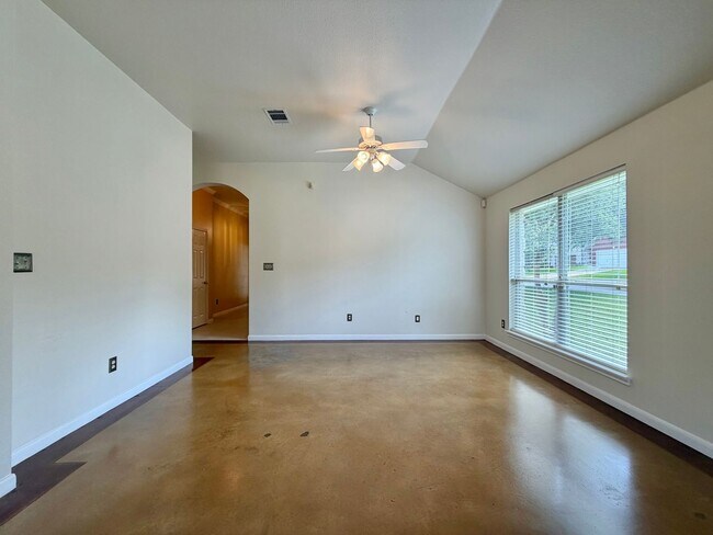 Building Photo - 14900 Doria Dr