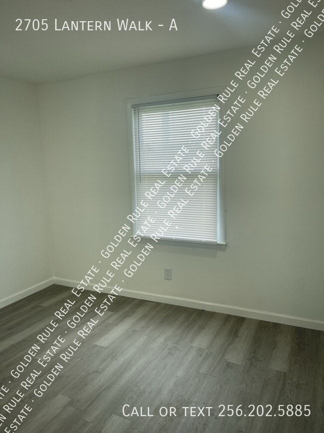 Building Photo - 2705 Lantern Walk SE