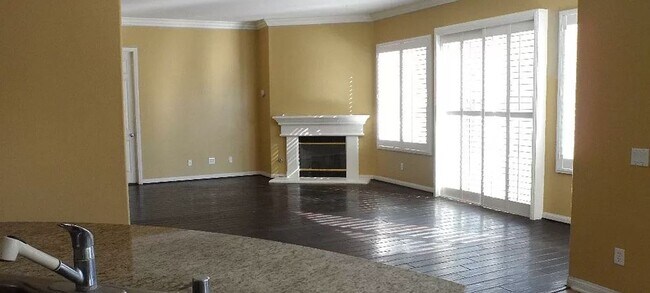 Building Photo - Lovely 5 Bed/3 Bath Home At Chapman Heights Community!