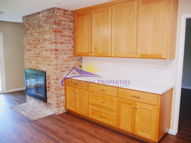 Building Photo - Remodeled 3 Bed 2 Bath 1,215 Sq Ft Citrus Heights Home
