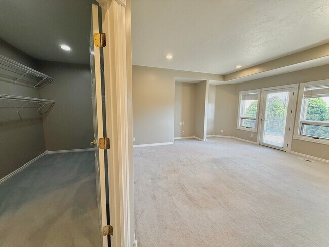 Building Photo - Garden Level in Luxury Home Available Now