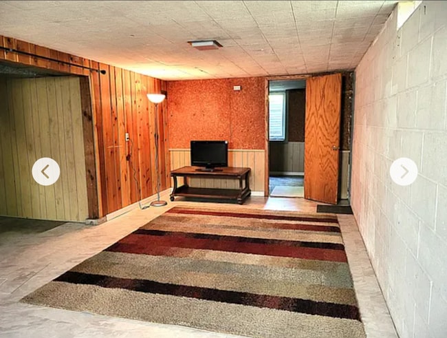 Building Photo - 6824 Pleasant Ave