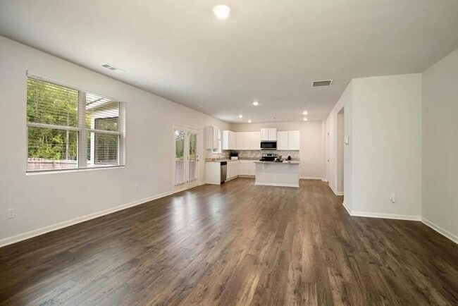 Building Photo - 101 White Cedar Dr