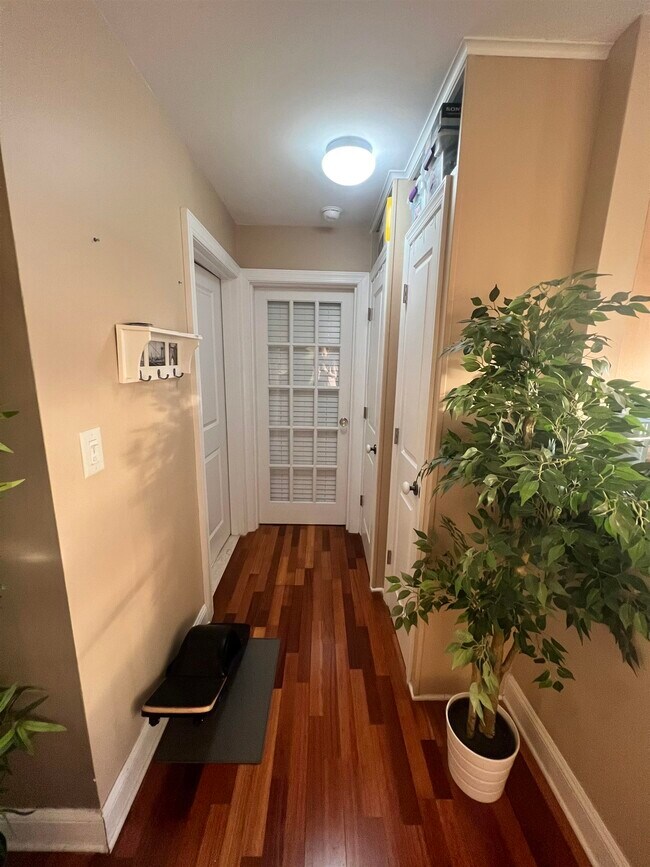 Building Photo - 700 1st St