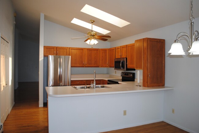 Building Photo - 1220 N Weber St