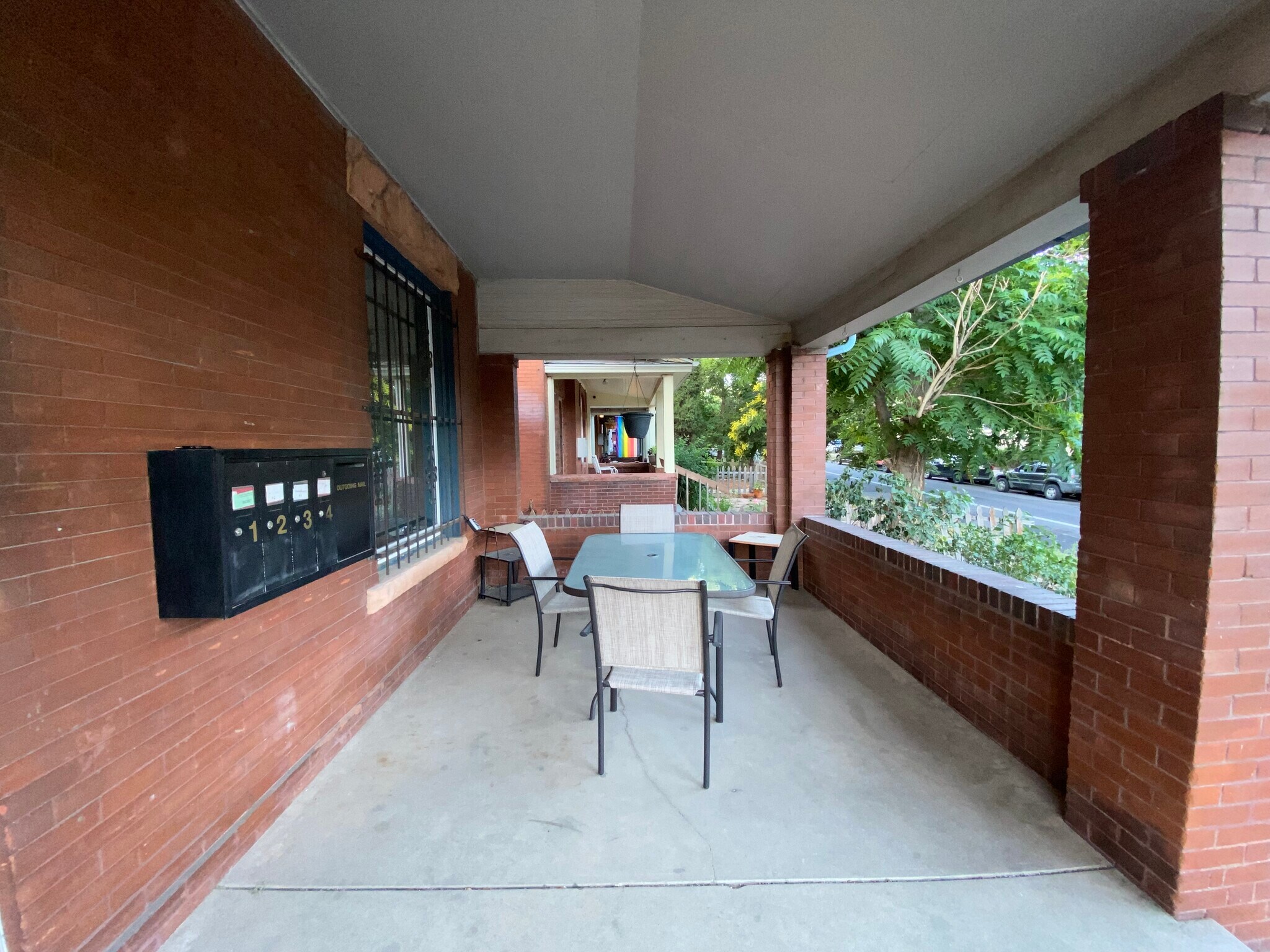 Building Photo - 1440 N Corona St