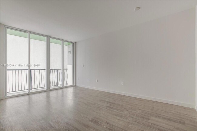 Building Photo - 1756 N Bayshore Dr