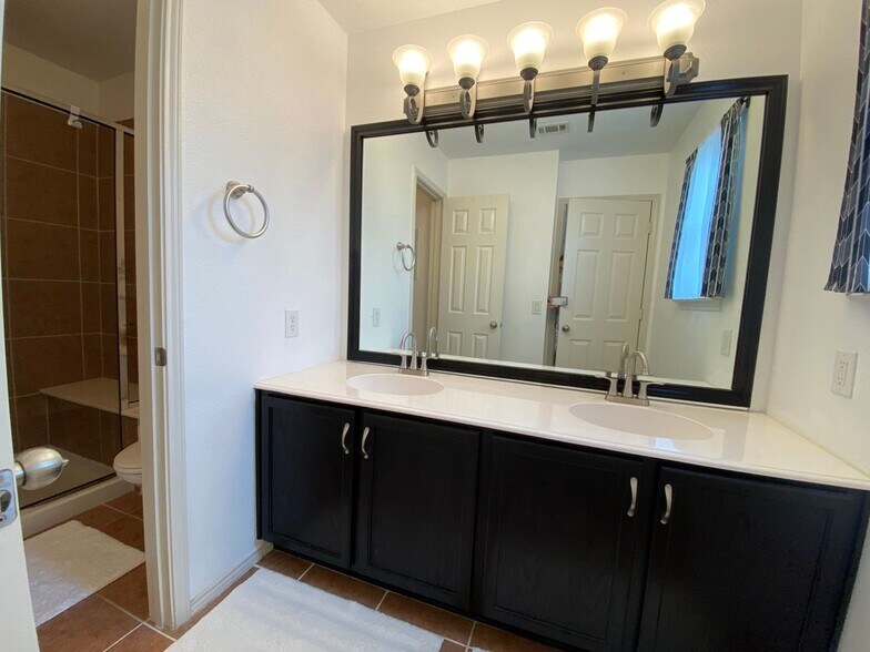 Building Photo - 2218 Central Park Ln