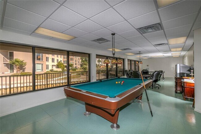 Building Photo - 632 Edgewater Dr
