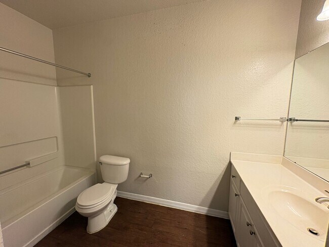 Building Photo - 6016 Hemingway Cir