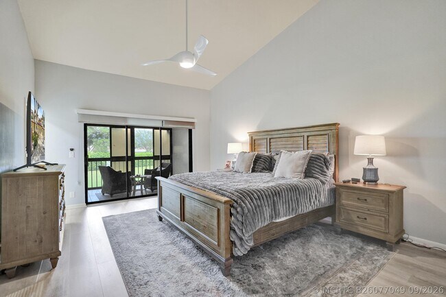 Building Photo - 5355 10th Fairway Dr
