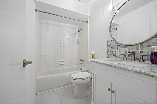 Building Photo - 2615 Yorktown Ln