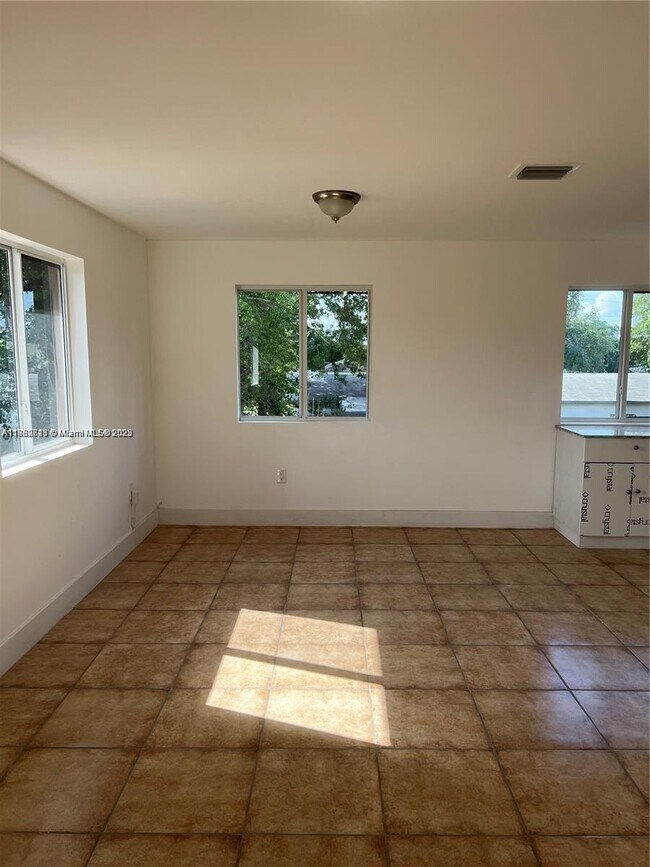 Building Photo - 3076 NW 45th St