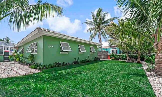 Building Photo - 532 N Palmway