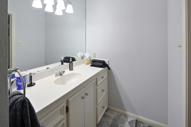 Building Photo - 1406 Angelina Cir