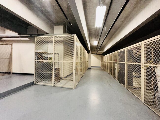 Building Photo - 101 S Eola Dr