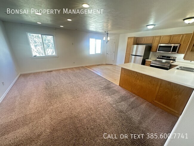 Building Photo - 1247 N Bridalwood Loop