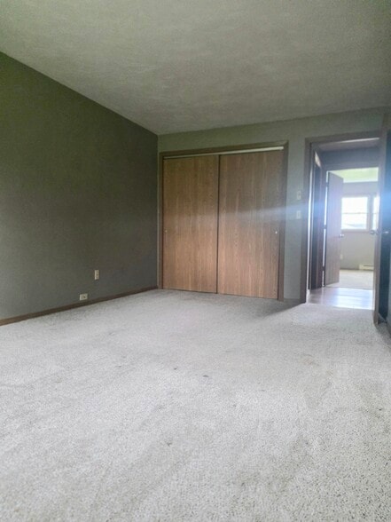 Building Photo - 202 Meadowpark Dr