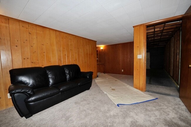 Building Photo - Charming 2 bed 1 bath bungalow with 2nd living room