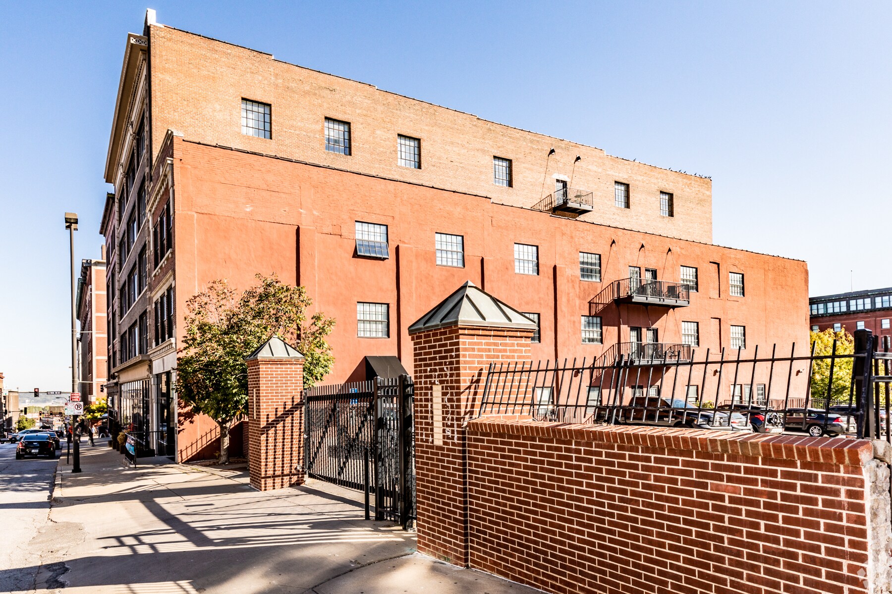 Building Photo - 915 Broadway Apartments