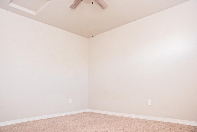 Building Photo - 10744 Traders Pkwy