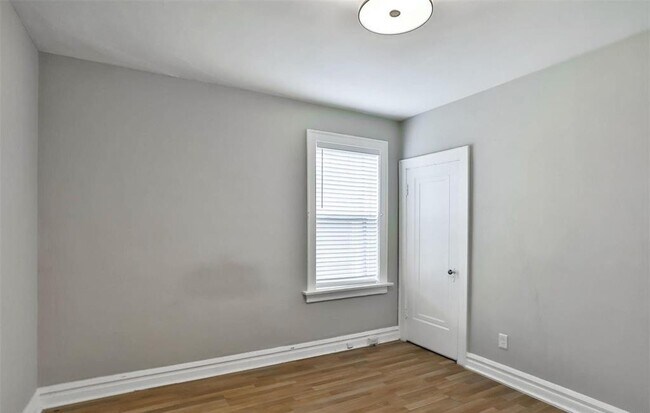 Building Photo - 7125 Dartmouth Ave