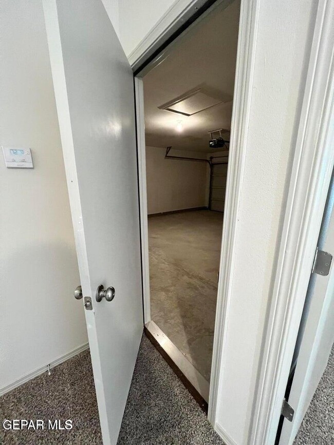 Building Photo - 461 Villa Ysleta