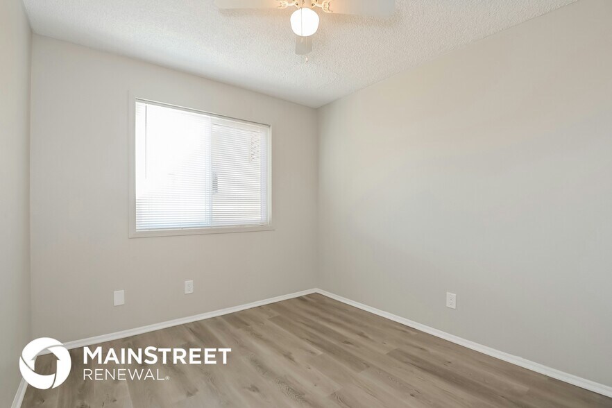 Building Photo - 2255 E Gable Ave