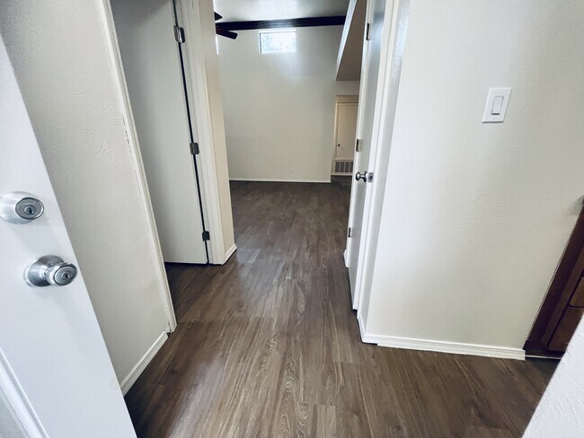 Building Photo - 10333 Camino Del Oso NE