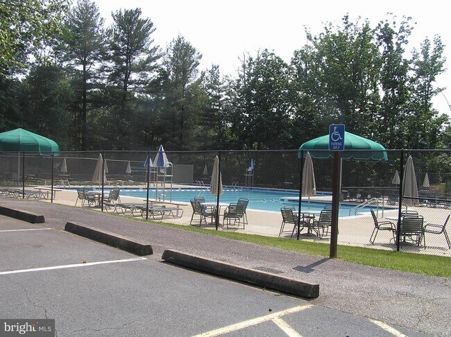 Building Photo - 5817 Cove Landing Rd