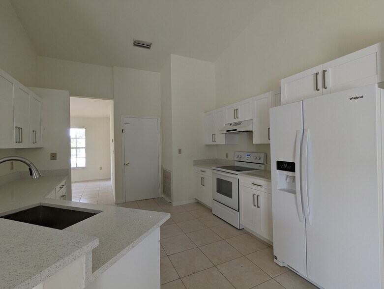 Building Photo - 9961 Boca Ave N